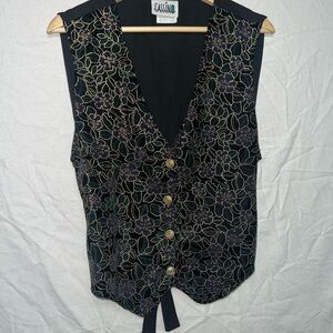 ✨ Vintage Cassino Floral Tapestry Vest ✨
🔥 90s Statement Piece 🔥